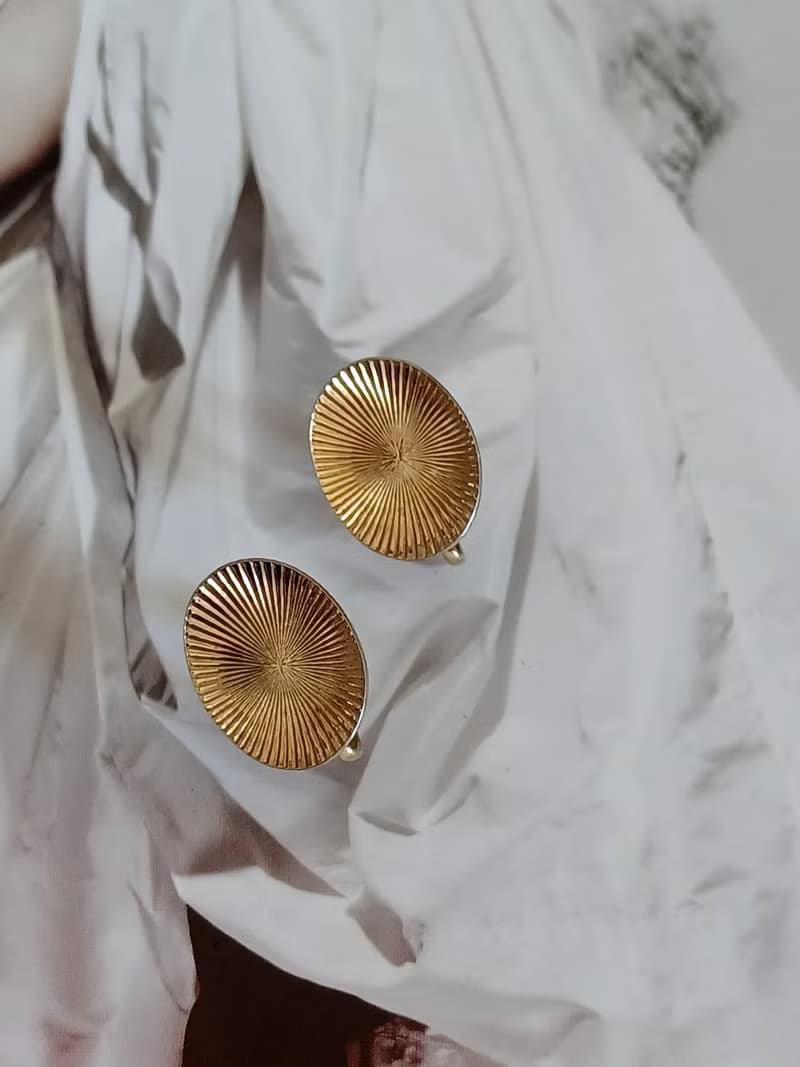 vintage jewelry  古董金色內凹放射線夾式耳環