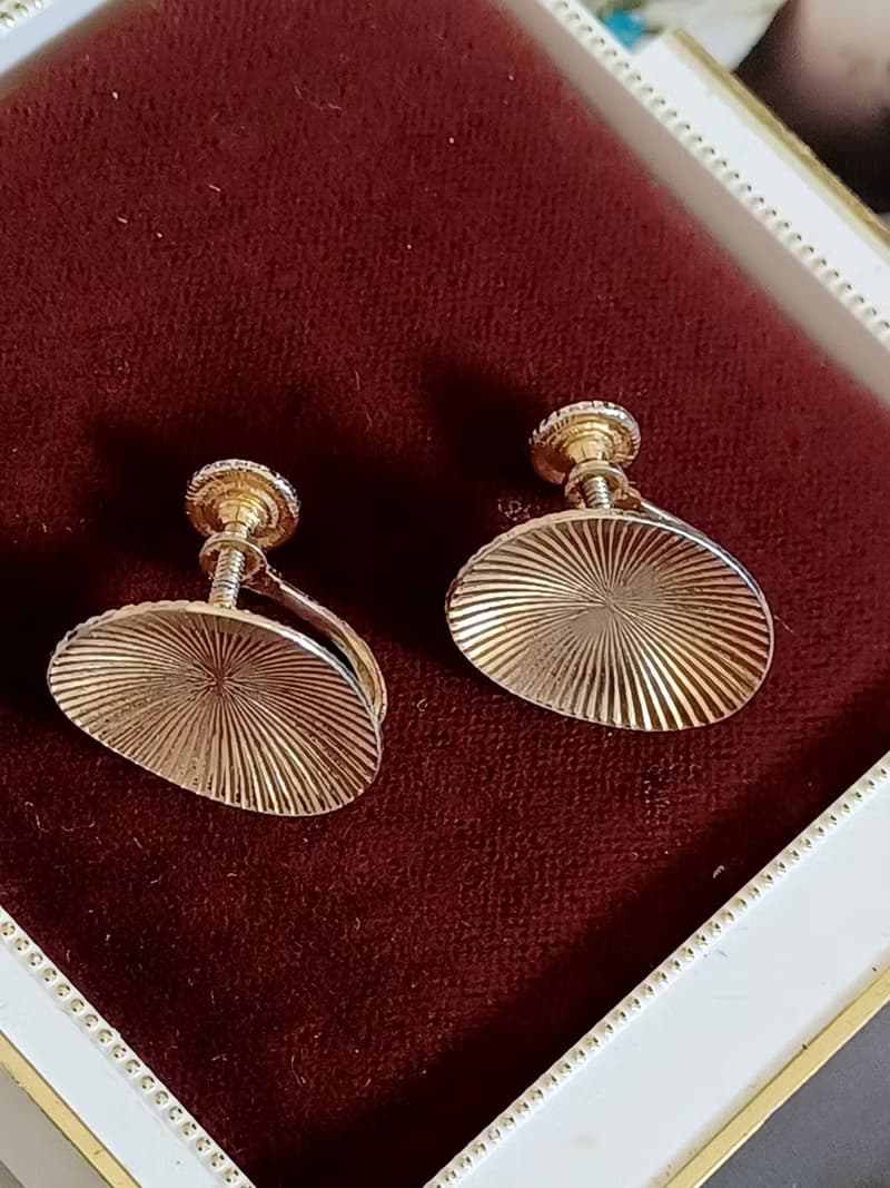 vintage jewelry  古董金色內凹放射線夾式耳環