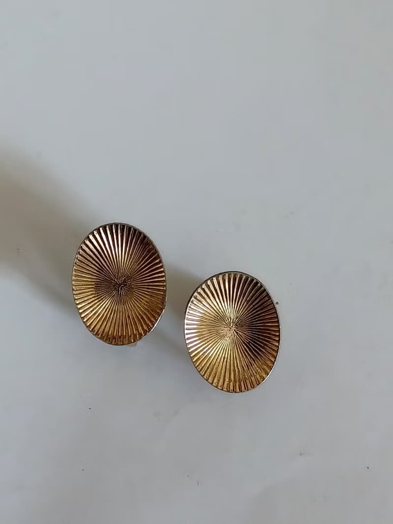 vintage jewelry  古董金色內凹放射線夾式耳環