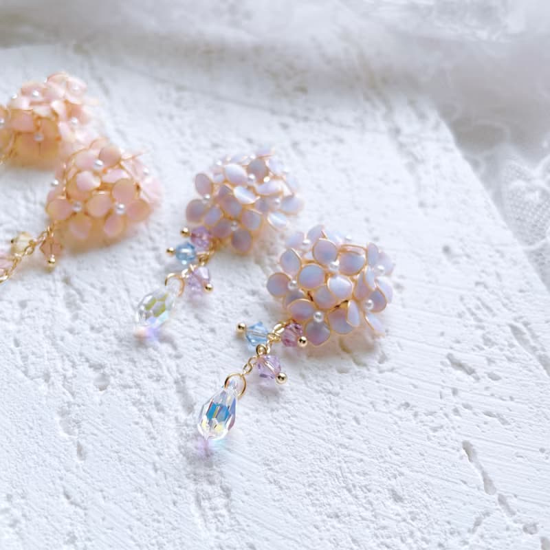 【雨季繡球】樹脂水晶花耳環