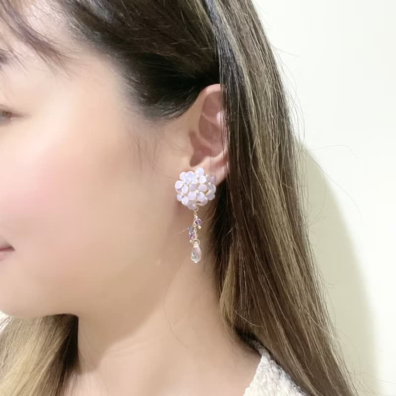 【雨季繡球】樹脂水晶花耳環