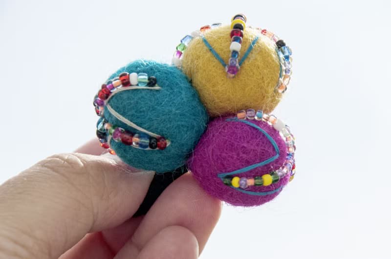 生日禮物 手作羊毛氈髮飾 彩虹髮束 羊毛氈球髮圈-糖果色串珠刺繡