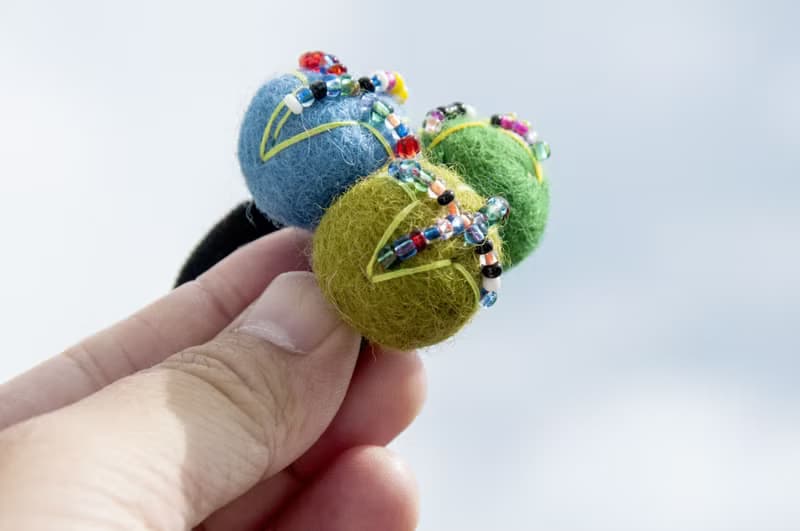生日禮物 手作羊毛氈髮飾 彩虹髮束 羊毛氈球髮圈-糖果色串珠刺繡