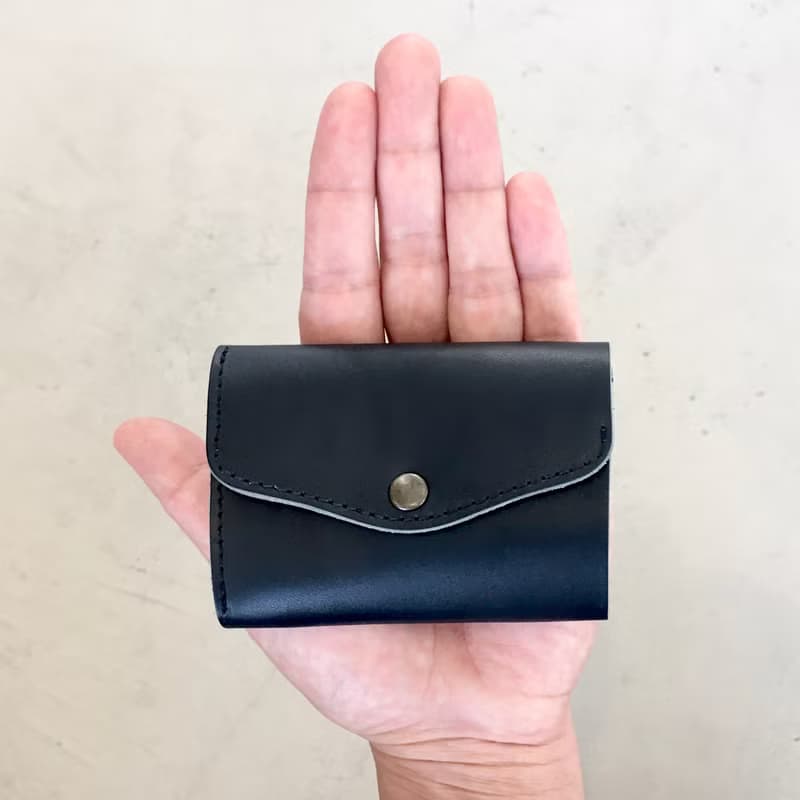 栃木レザー　ヌメ革の三つ折コンパクト財布　選べる無料or有料刻印【ネイビー】