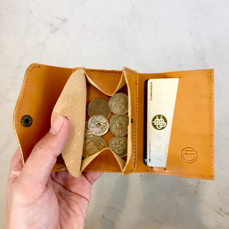 栃木レザー　ヌメ革の三つ折コンパクト財布　選べる無料or有料刻印【ネイビー】