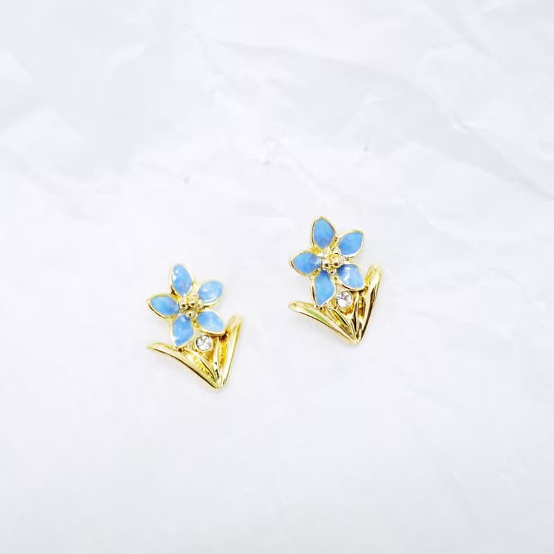 細緻夏日水藍小花 耳飾