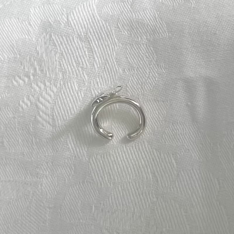 haime witty ribbon earcuff