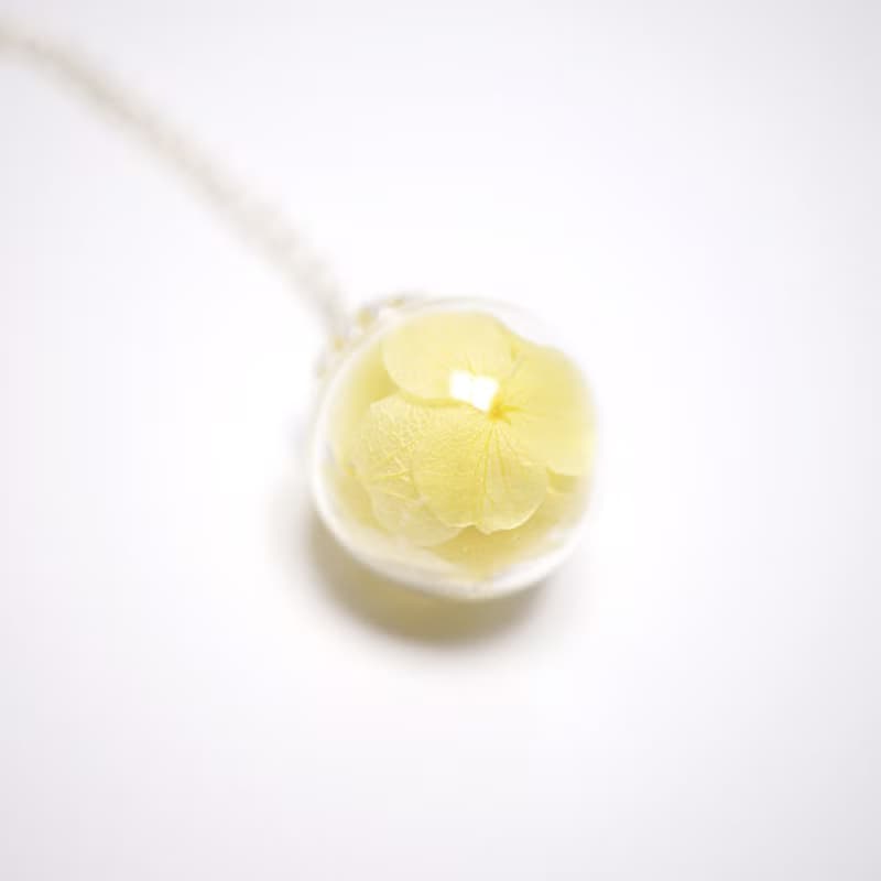 A Handmade 黃色繡球花玻璃球頸鏈