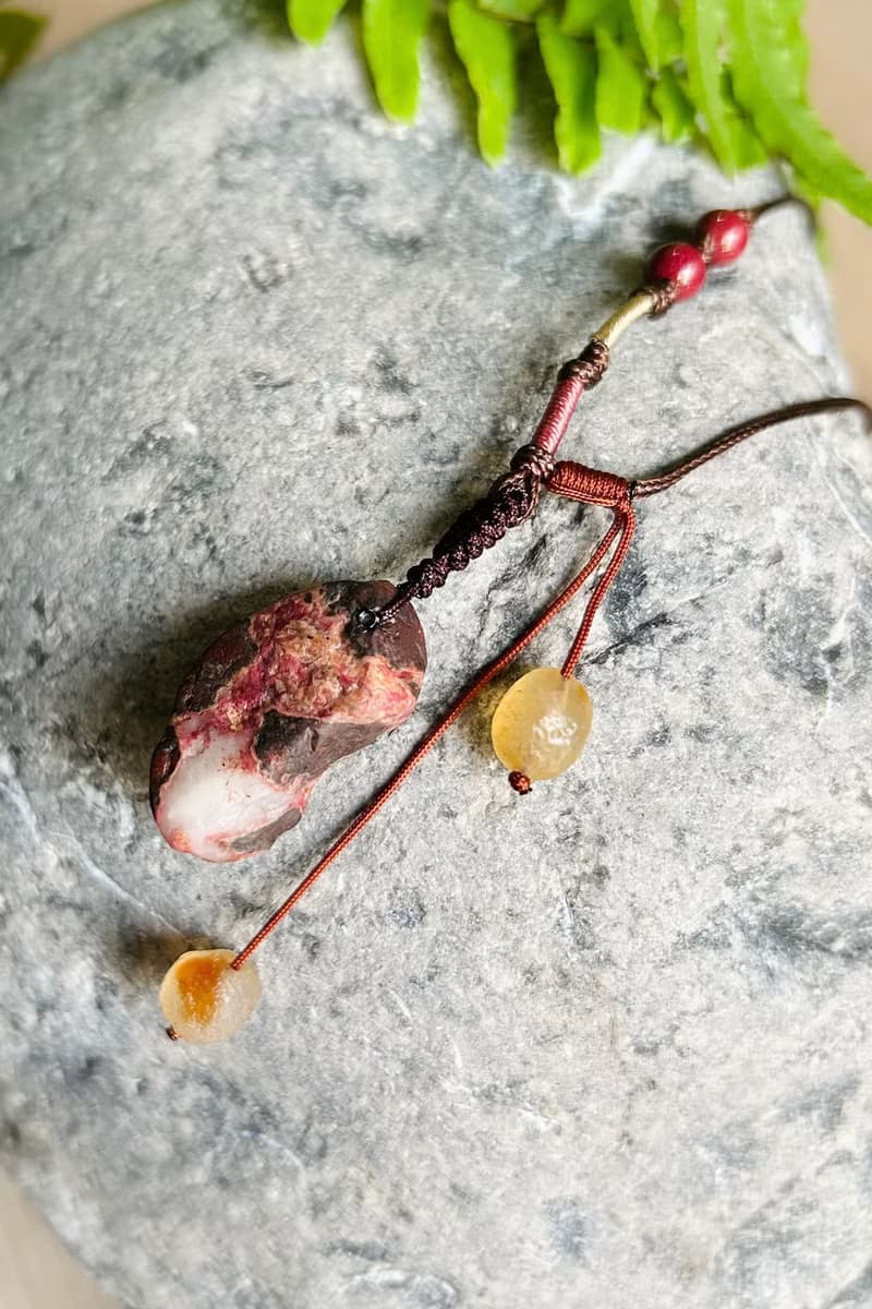 大自然的原創 & 一顆紫色伴生石頭 一物一圖