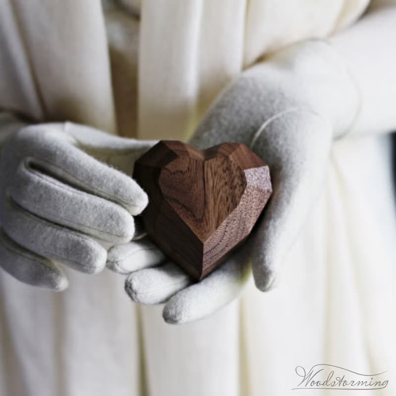 Unique rotating heart shape proposal ring box