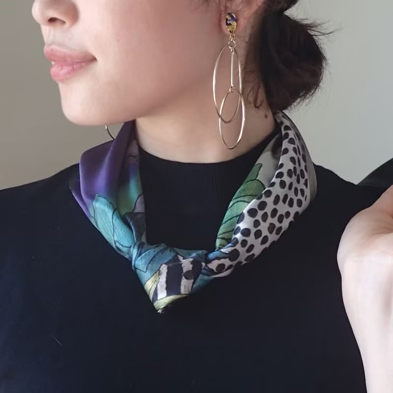 50cm角_silkscarf_ダリアの華 (blue) 柄のスカーフ　ChristalART
