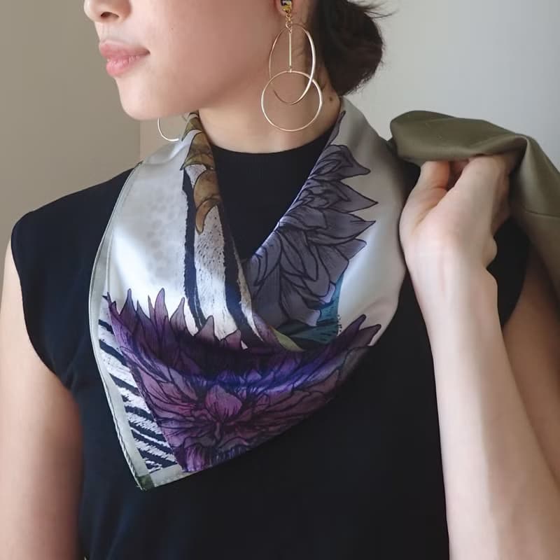 50cm角_silkscarf_ダリアの華 (blue) 柄のスカーフ　ChristalART