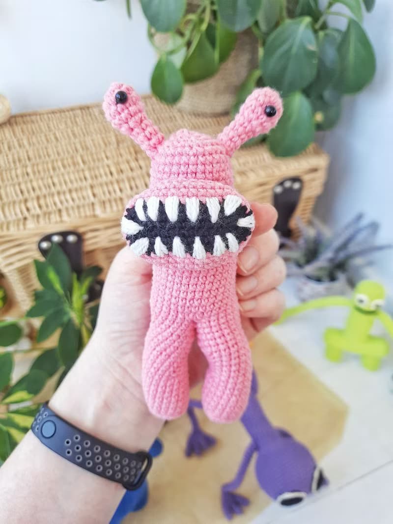 Rainbow friend toys gift. Stuffed doll for kids. Pink rainbow friends Roblox