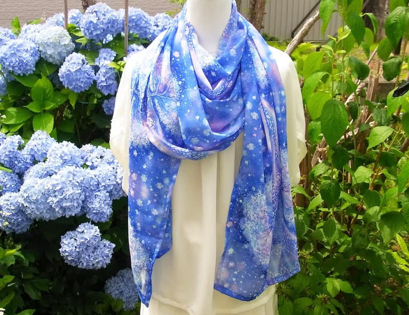 二週間【Snow colored flowers】水彩画　シフォンストール　アートスカーフ　藍　ショール　男性への贈り物　誕生日プレゼント　母の日　クリスマス