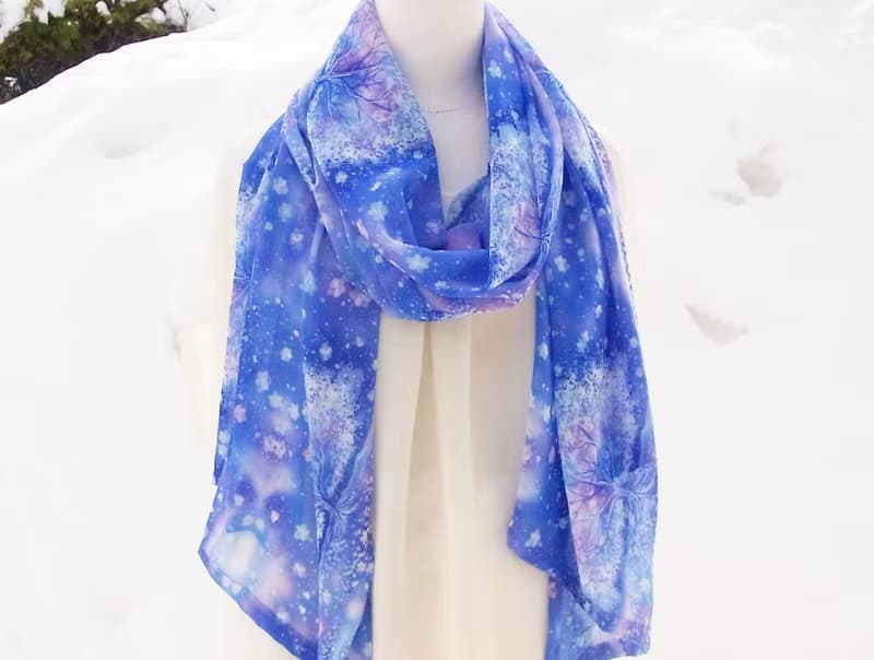 二週間【Snow colored flowers】水彩画　シフォンストール　アートスカーフ　藍　ショール　男性への贈り物　誕生日プレゼント　母の日　クリスマス