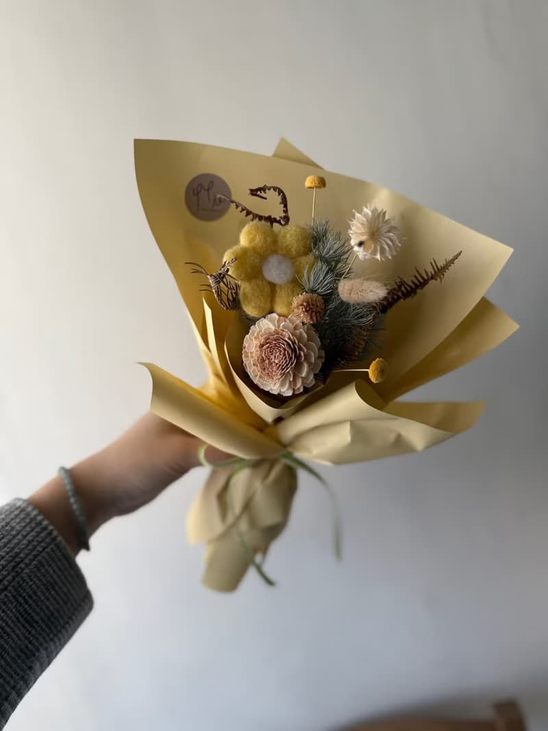 乾燥索拉+毛氈太陽花 畢業花束