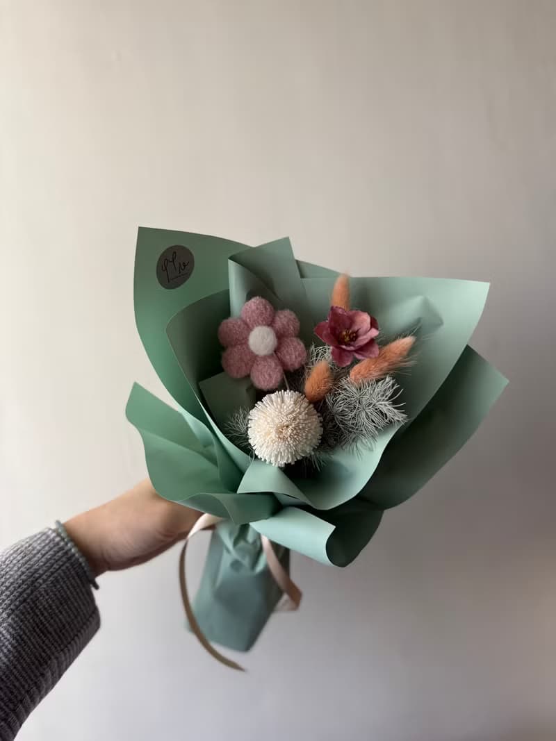 乾燥索拉+毛氈太陽花 畢業花束