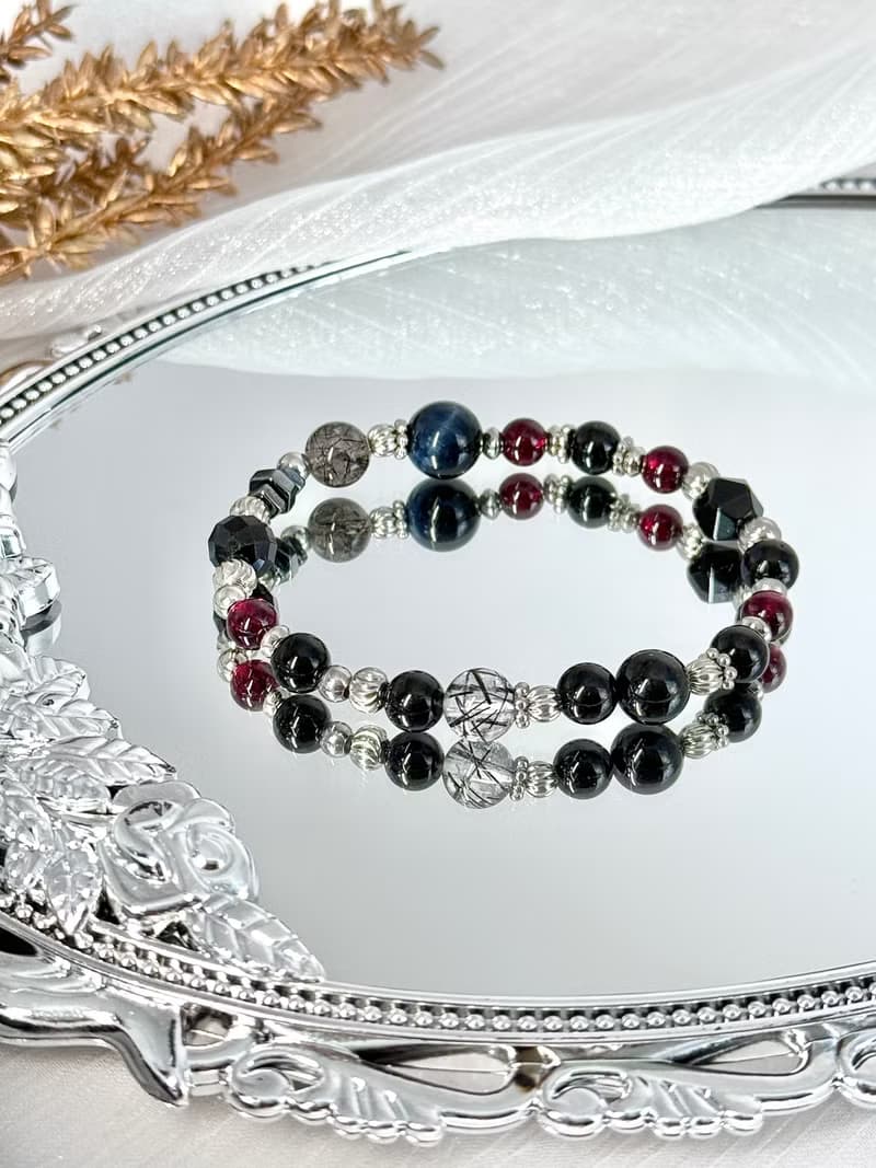 女王律令水晶手鍊 - 醫療鋼/鷹眼石/黑髮晶/黑碧璽/紅石榴石