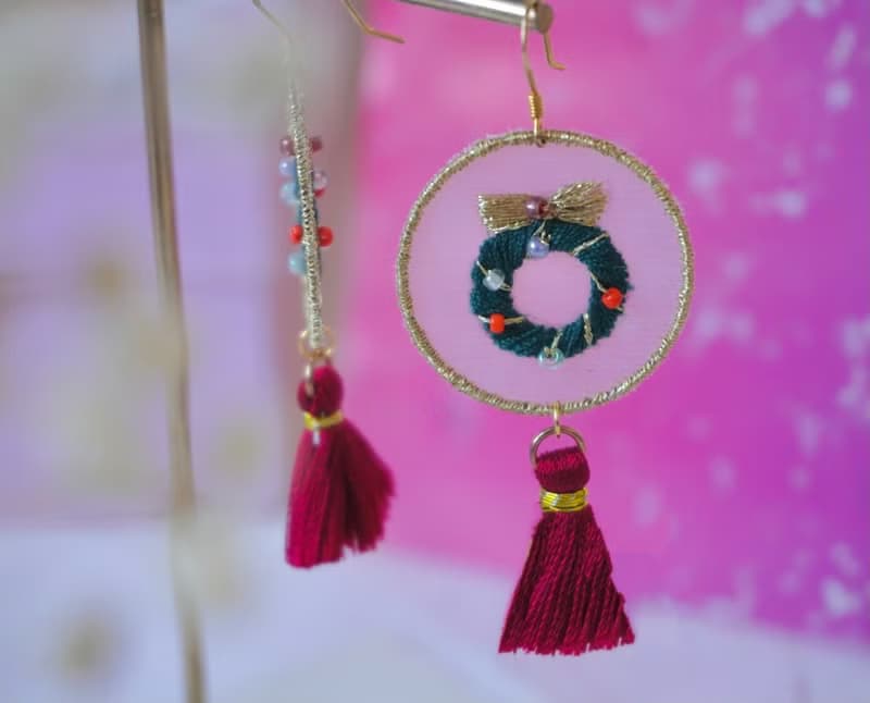 聖誕主題 純手工雙面刺繡 聖誕花環耳環 耳夾