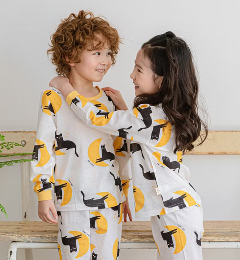 月光下的黑貓-輕透空氣衣長袖韓國童裝-K22209