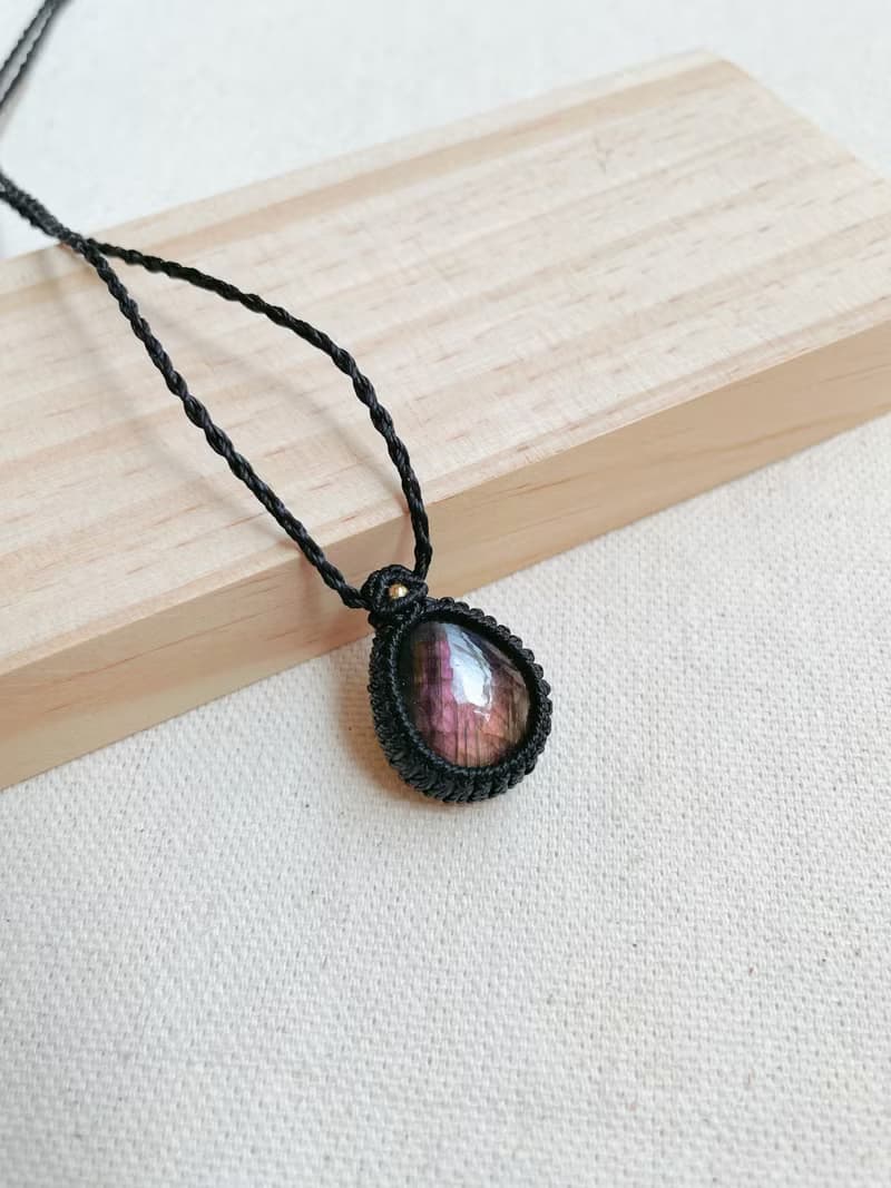 蠟線編織/低調紫光拉長石項鍊/簡約黑色