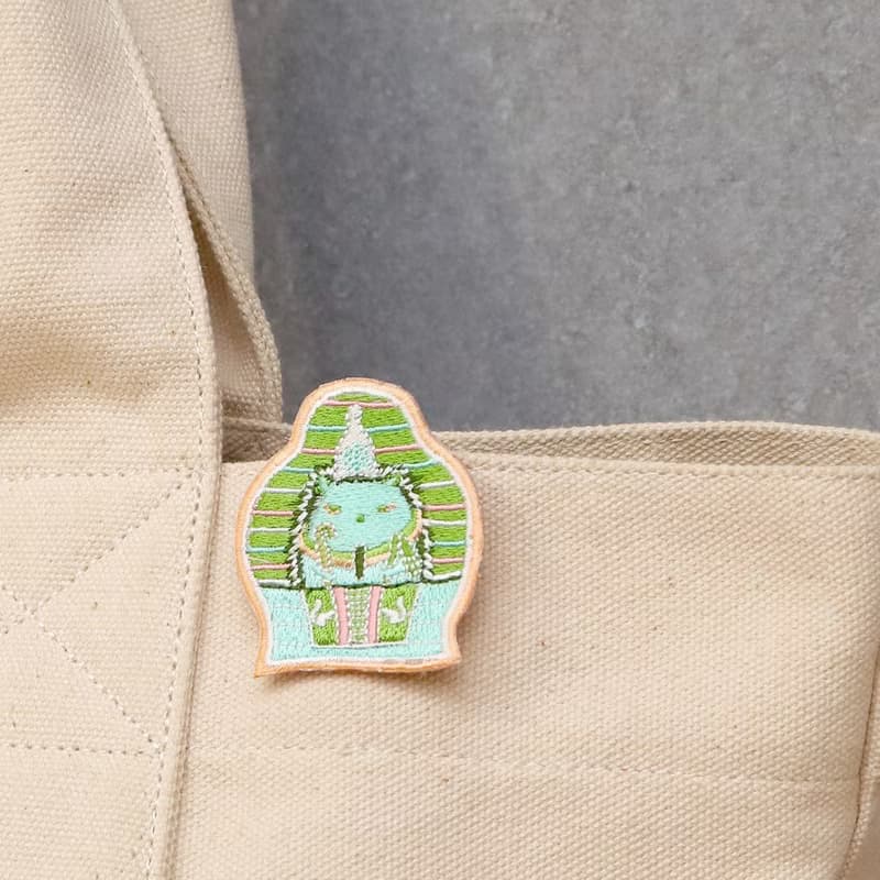 日本繡線刺繡胸章(刺蝟木乃伊)藍丨婚禮小物 開學