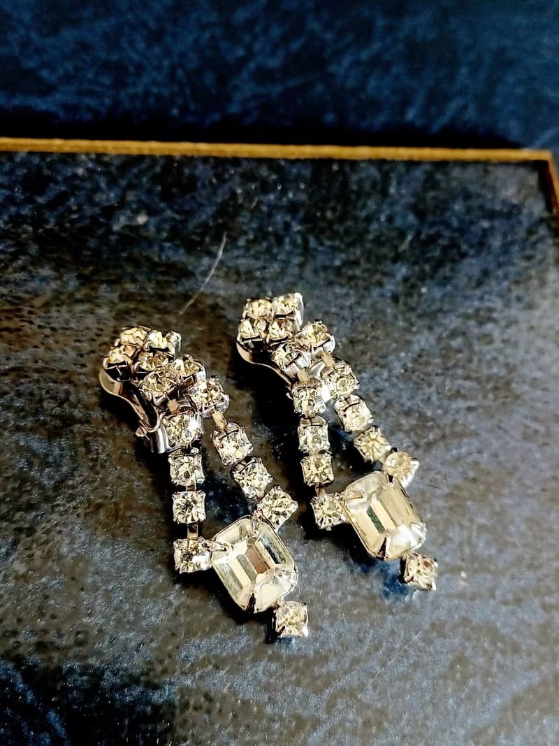 vintage jewelry 華麗俏佳人垂墜萊茵鑽 夾式耳環