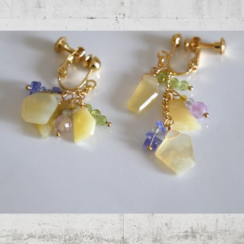 イエローオパールのスライスレモン風イヤアクセサリー
