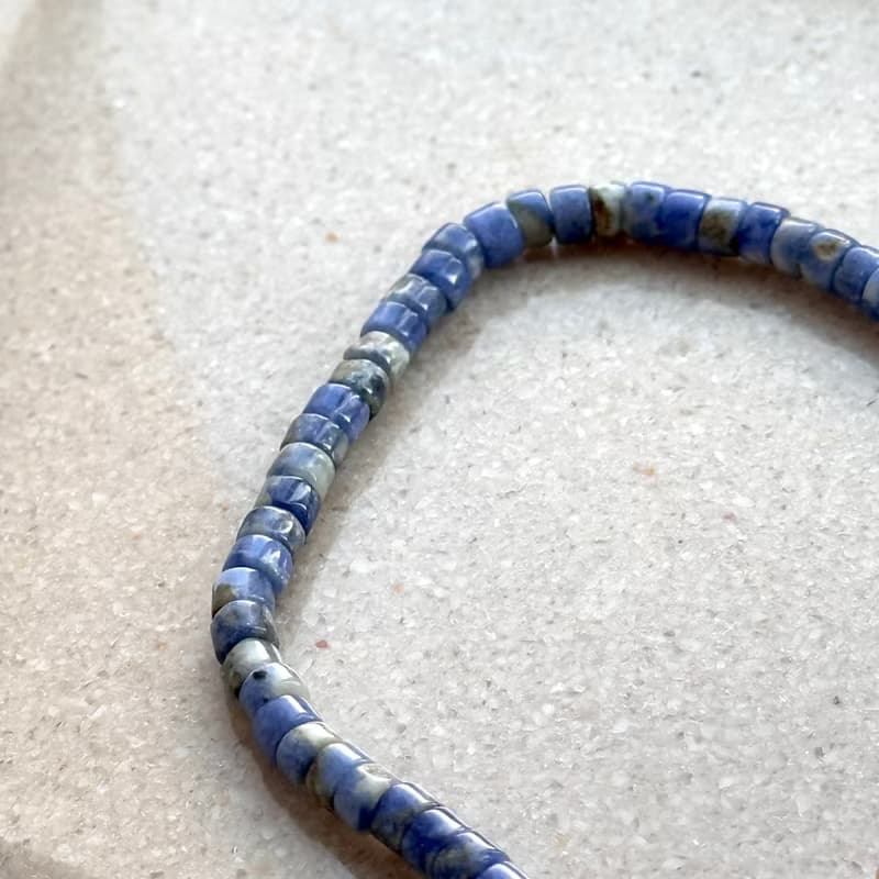 【釐清自我】藍紋石石榴石18K簡約鍍金輕手鏈 驅除壓力 堅定勇氣