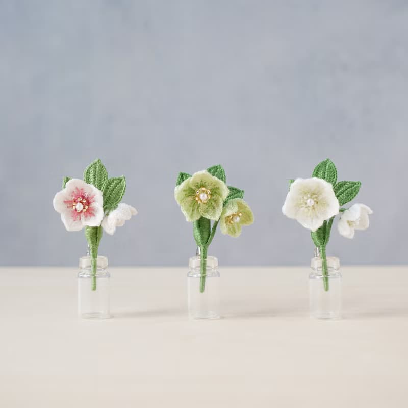 【從 3 種顏色中選擇】聖誕玫瑰胸針　(訂單生產/花)