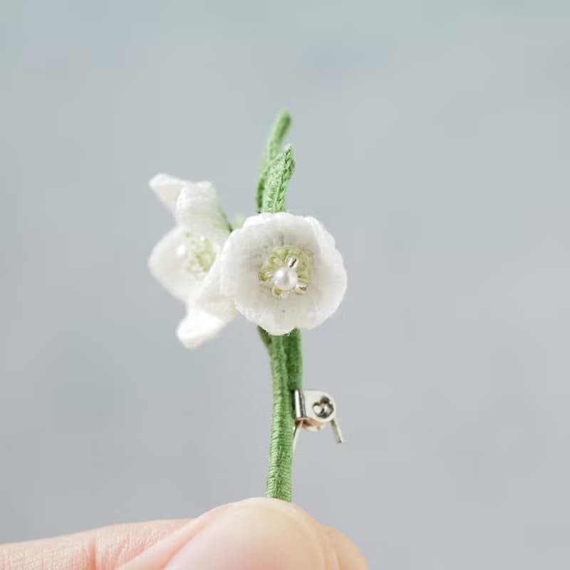 【從 3 種顏色中選擇】聖誕玫瑰胸針　(訂單生產/花)