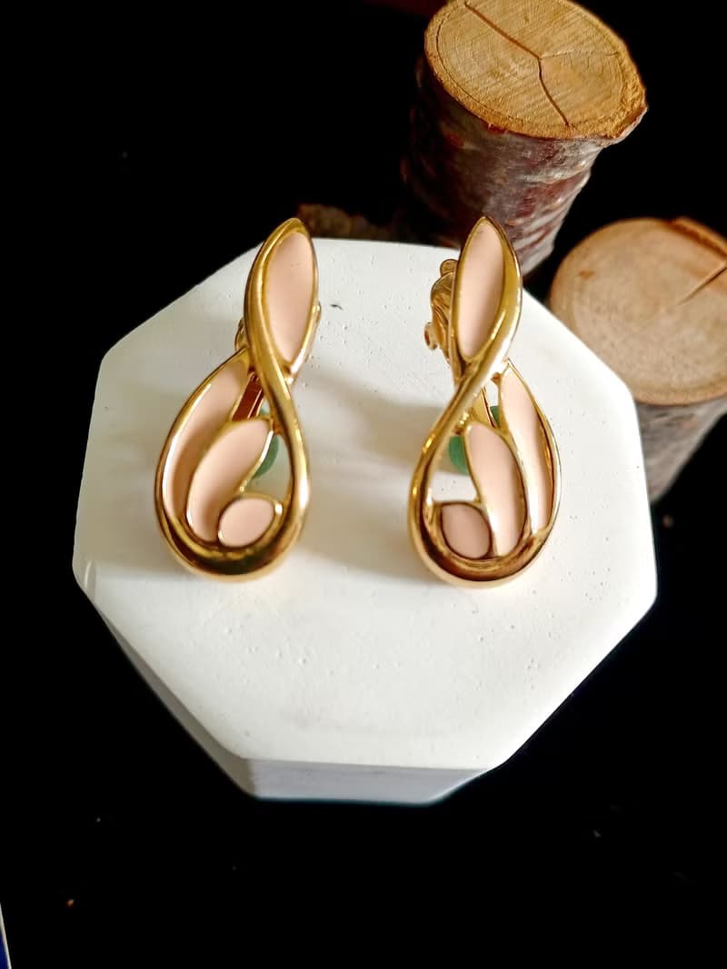 vintage jewelry Trifari 粉色琺瑯美型 夾式耳環