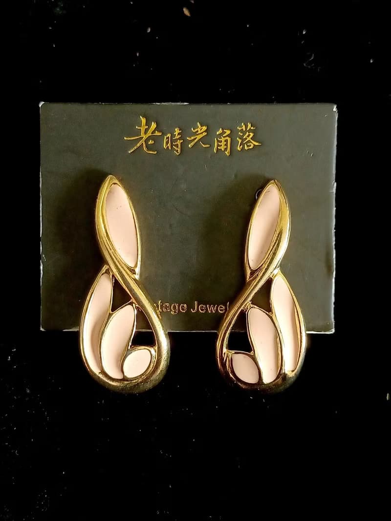 vintage jewelry Trifari 粉色琺瑯美型 夾式耳環