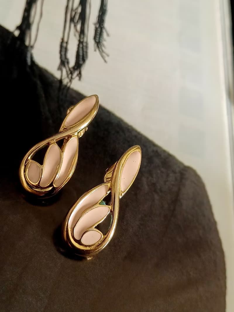 vintage jewelry Trifari 粉色琺瑯美型 夾式耳環