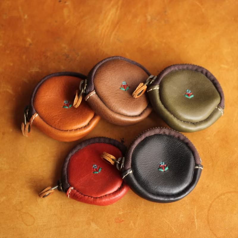 【スリムなSurina /  マチ大きめのMacarnaで選択】マカロン型コインケース【革6色と糸12色で選択】無料で名入れ・刺繍・糸色カスタム / 日本製