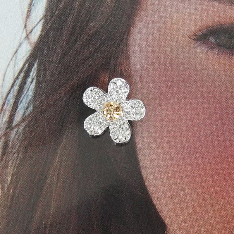 Daisy stud earrings, Daisy jewelry,Flower earrings, Statement stud earrings