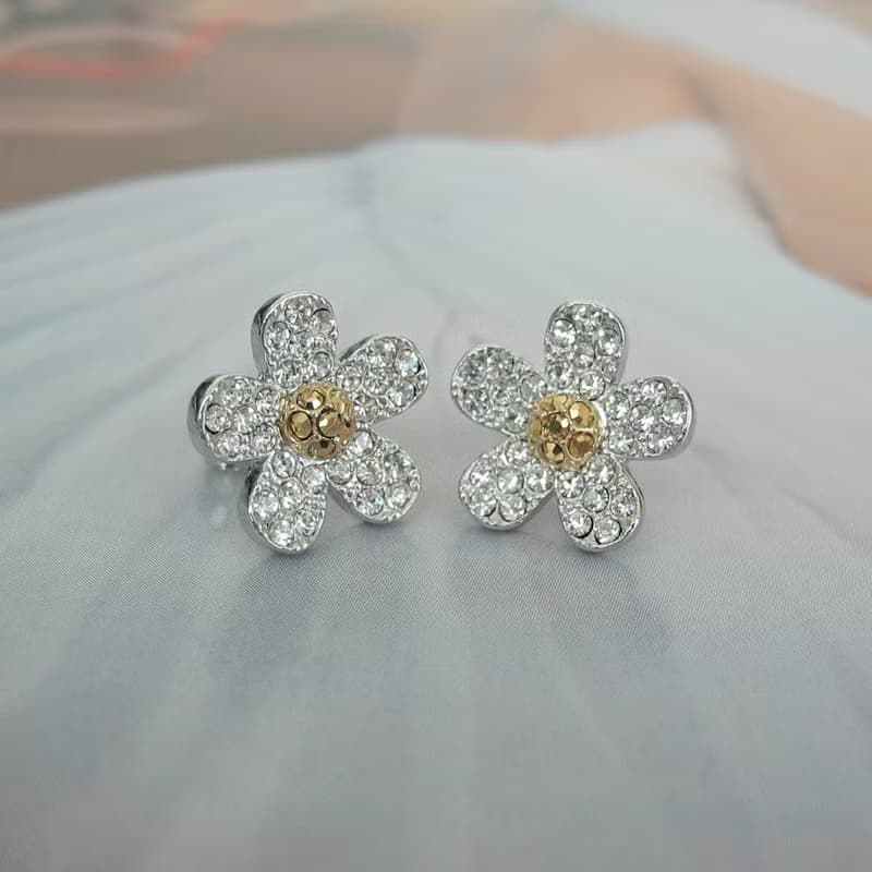 Daisy stud earrings, Daisy jewelry,Flower earrings, Statement stud earrings