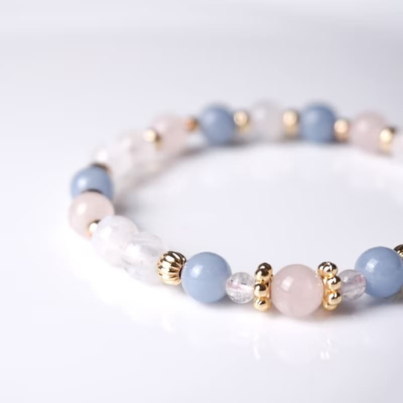 天使的祝福 // 月光石粉水晶天使石 手鍊 // 人緣 桃花 溝通 療癒