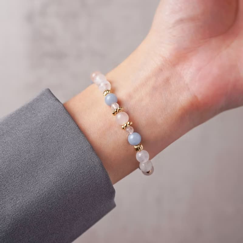 天使的祝福 // 月光石粉水晶天使石 手鍊 // 人緣 桃花 溝通 療癒