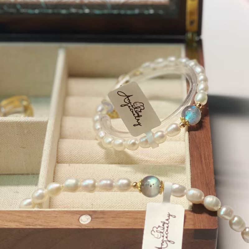 Amelia Jewelry丨飛魚述夢丨天然月光石灰月光淡水珍珠原創手鍊