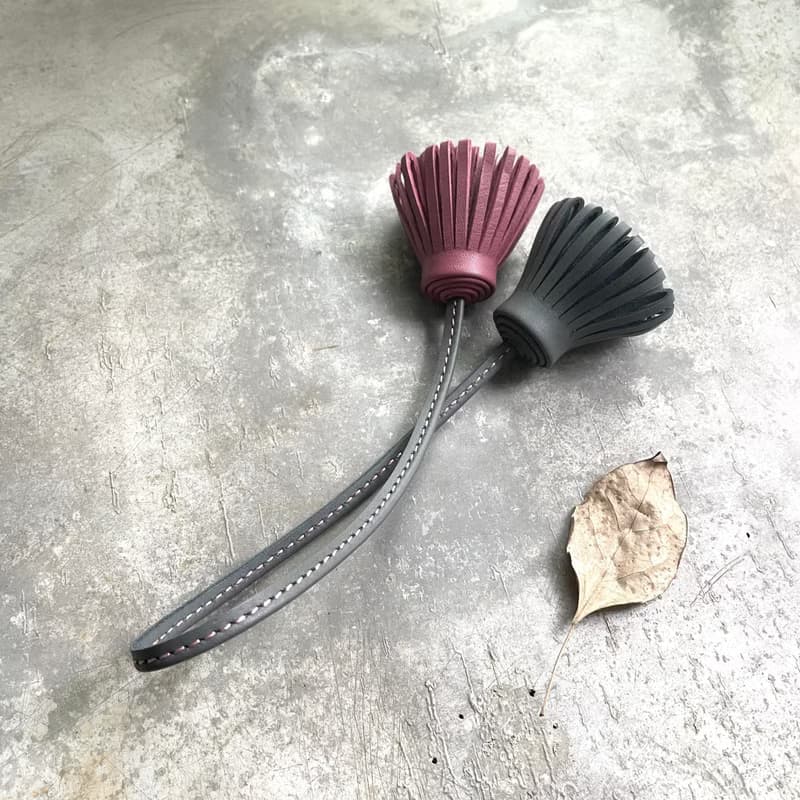 皮革流蘇吊飾  乾燥玫瑰/灰