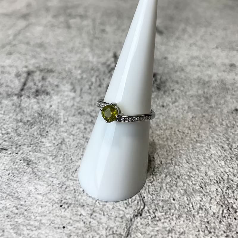 |鑲嵌珠寶| 綠碧璽 鑲嵌寶石四爪圓形交叉銀邊戒指 一物一圖