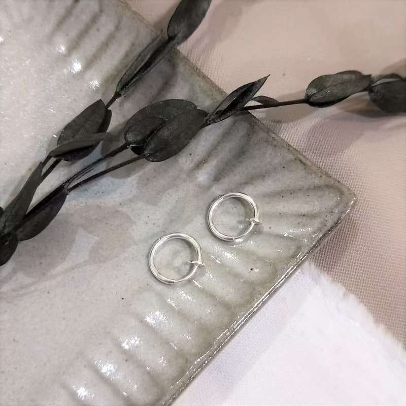 │簡約│素面彈簧耳夾 • 純銀 • 輕耳飾 • 一對售