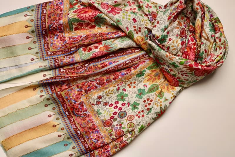 【畢業禮物】喀什米爾羊絨手工印染刺繡鵝黃小花園圍巾披肩卡尼