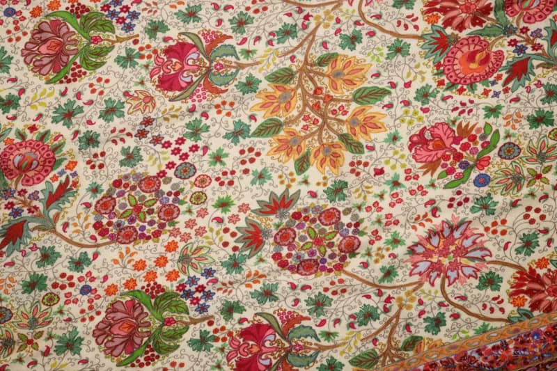 【畢業禮物】喀什米爾羊絨手工印染刺繡鵝黃小花園圍巾披肩卡尼