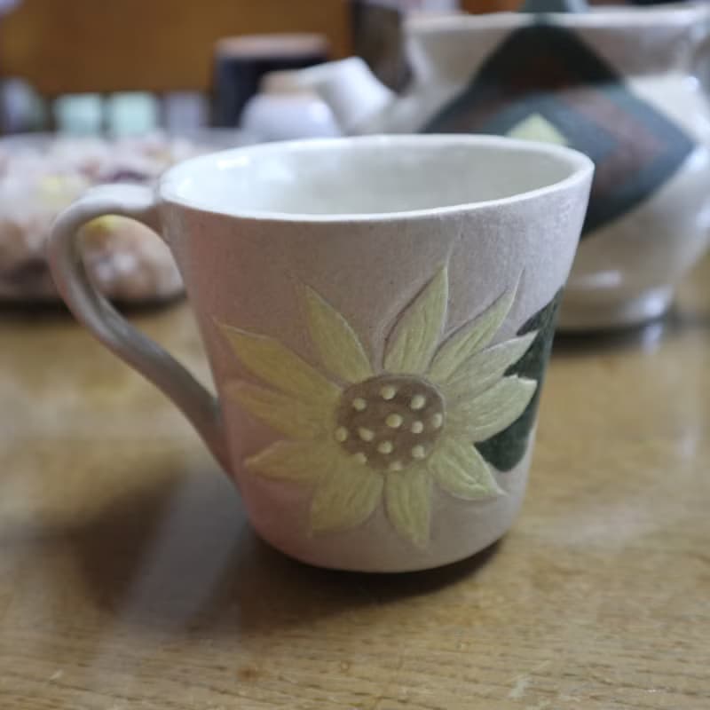 日本製　ひまわり　マグカップ　ベージュ　ハンドメイド　陶器
