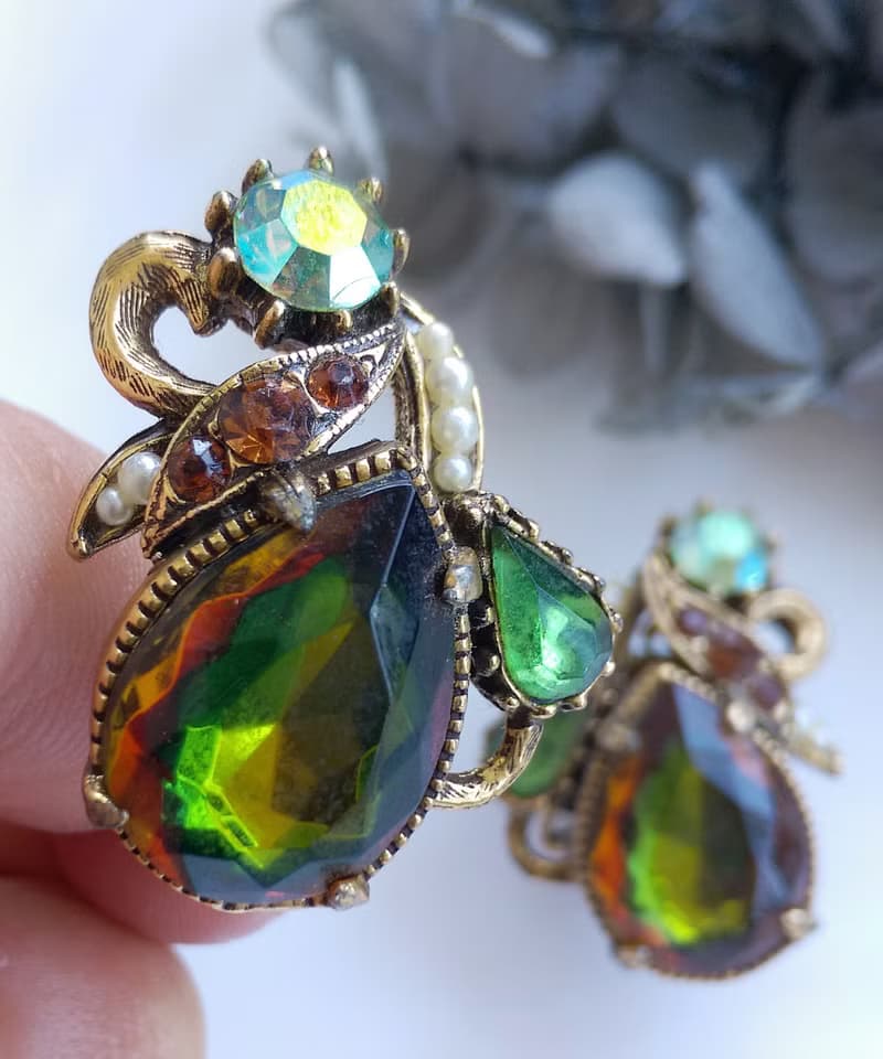 Vintage Jewelry 西洋古董飾品 FLORENZA 水滴綠鑽 夾式耳環