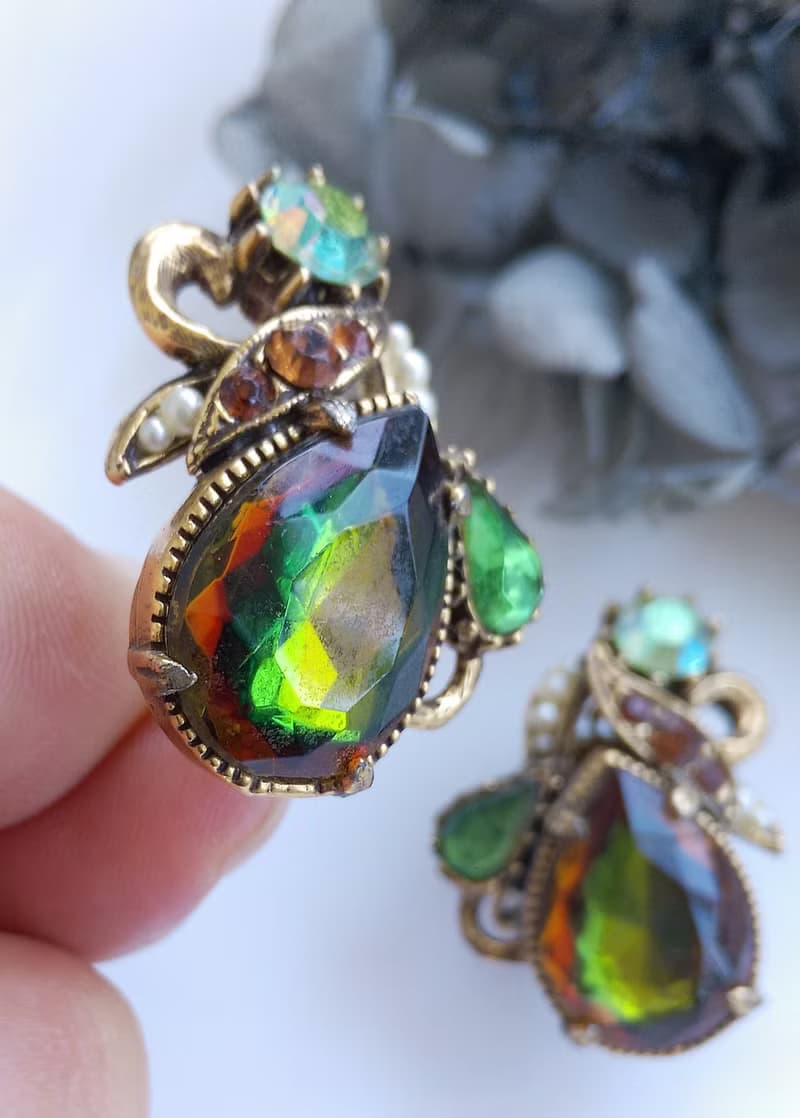 Vintage Jewelry 西洋古董飾品 FLORENZA 水滴綠鑽 夾式耳環