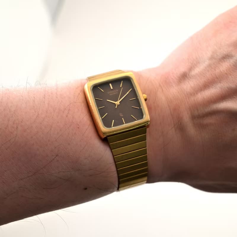 CITIZEN CQ 男性用腕時計 ユニセックス クォーツ ブラウン文字盤 ゴールド 27mm タンクシェイプ 手錶 古董錶 日本直送