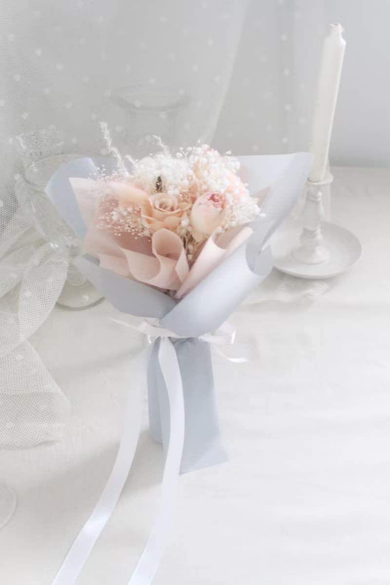 旋轉舞曲青春篇章・優雅裸粉永生玫瑰花束